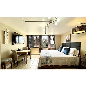 King Bed, Spacious, Legal, View Apartment Honolulu